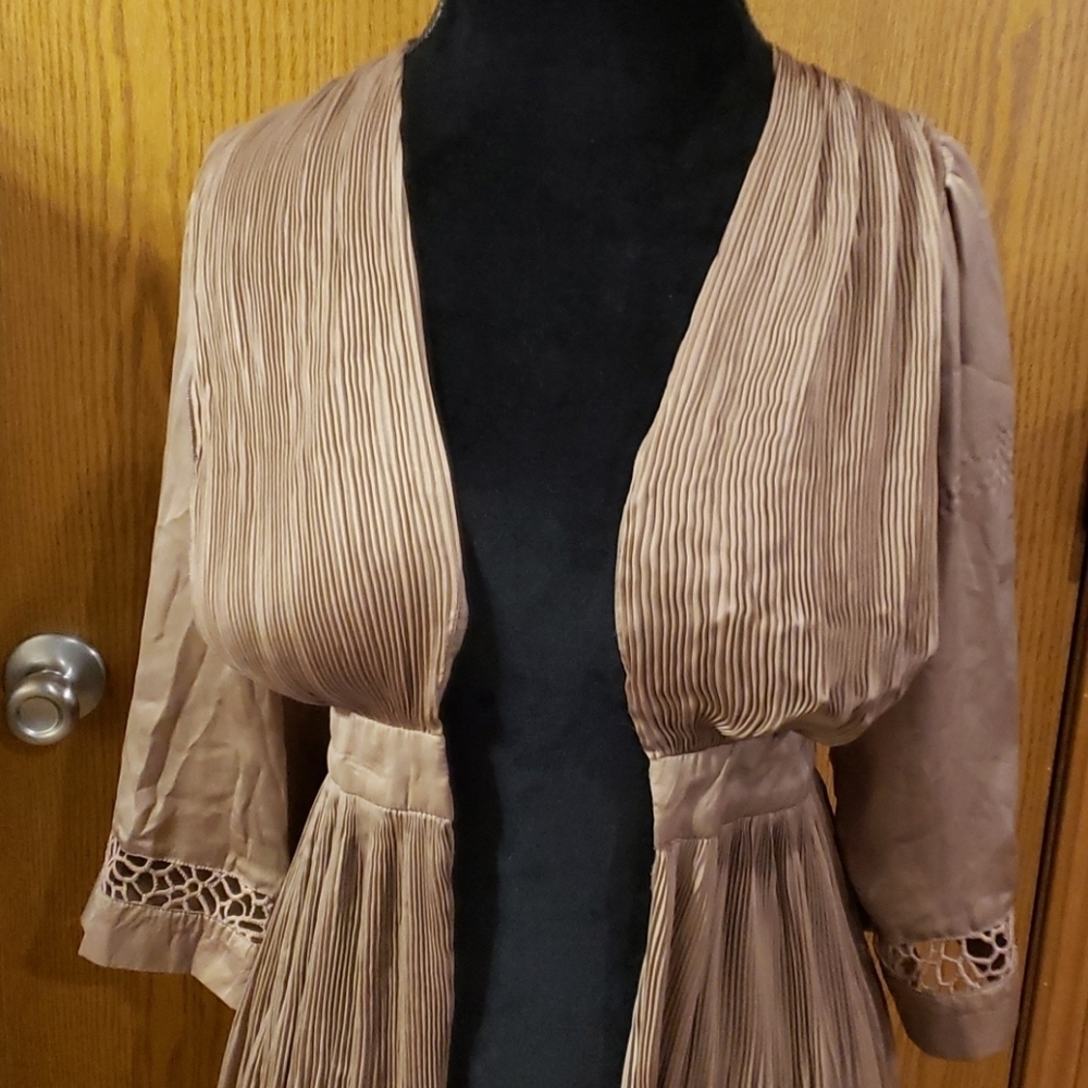 Gimmicks bke satiny pleated kimono 1/2 sleeve top